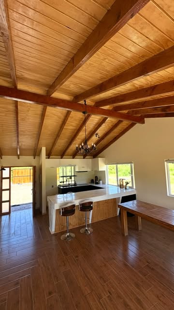 Portada de video de estructura de madera y cubierta